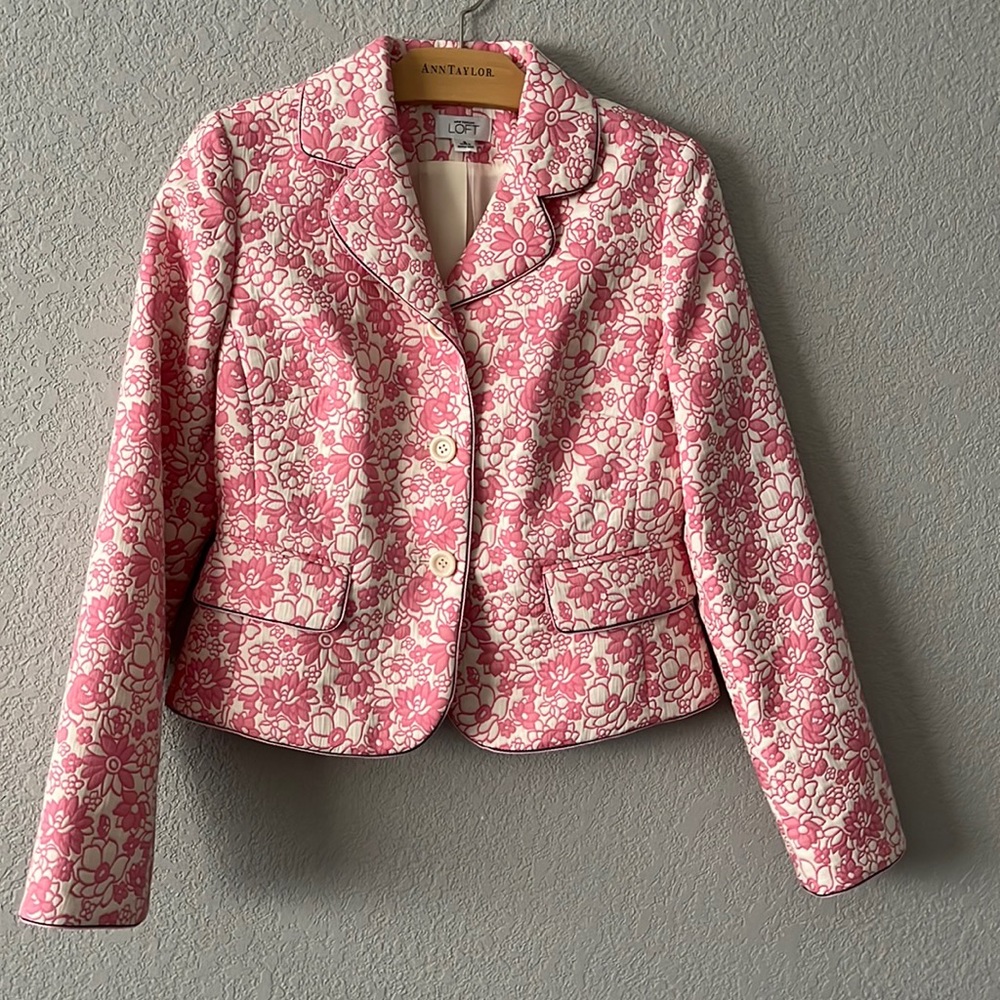 LOFT cream:pink rose floral cropped jacket size 8